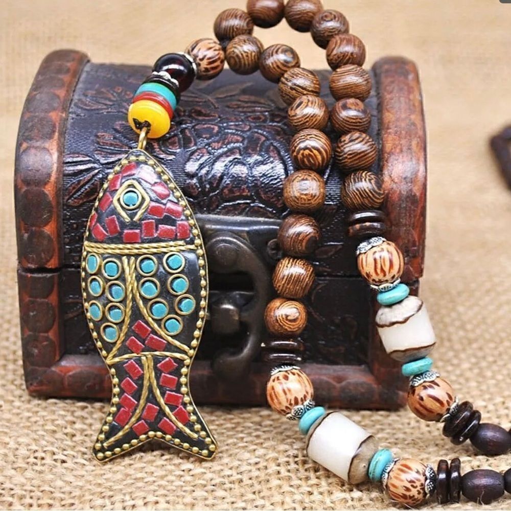 🐟 Vintage long wooden beaded attractive necklace 🐟